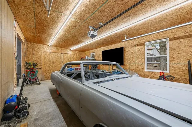 $314,000 | 401 Southwest 18 Street, Blue Springs, MO 64015