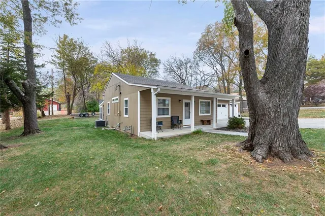 $314,000 | 401 Southwest 18 Street, Blue Springs, MO 64015