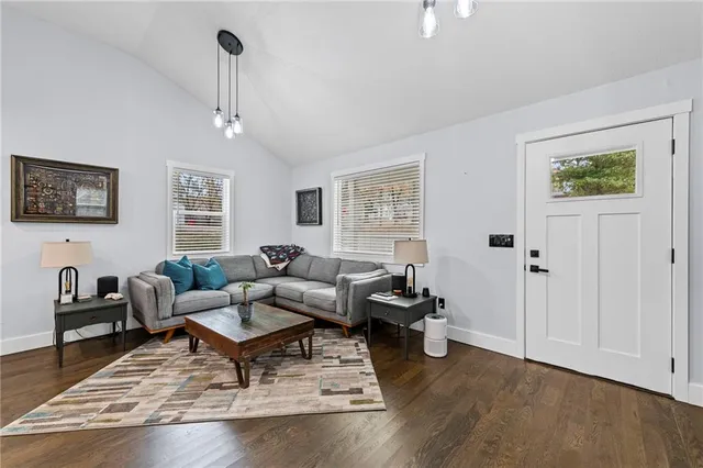 $314,000 | 401 Southwest 18 Street, Blue Springs, MO 64015