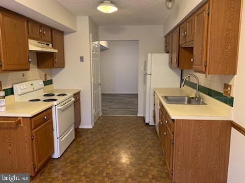2 Wilcox Court Silver Spring, MD 20906 - Photo 2 of 17 Kitchen