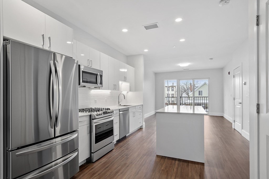 205 Maverick Street, Unit 201 Boston, MA 02128 - Photo 11 of 29