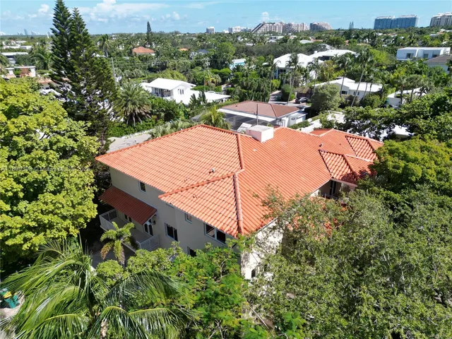 an aerial view of a house with yard swimming pool and lake view