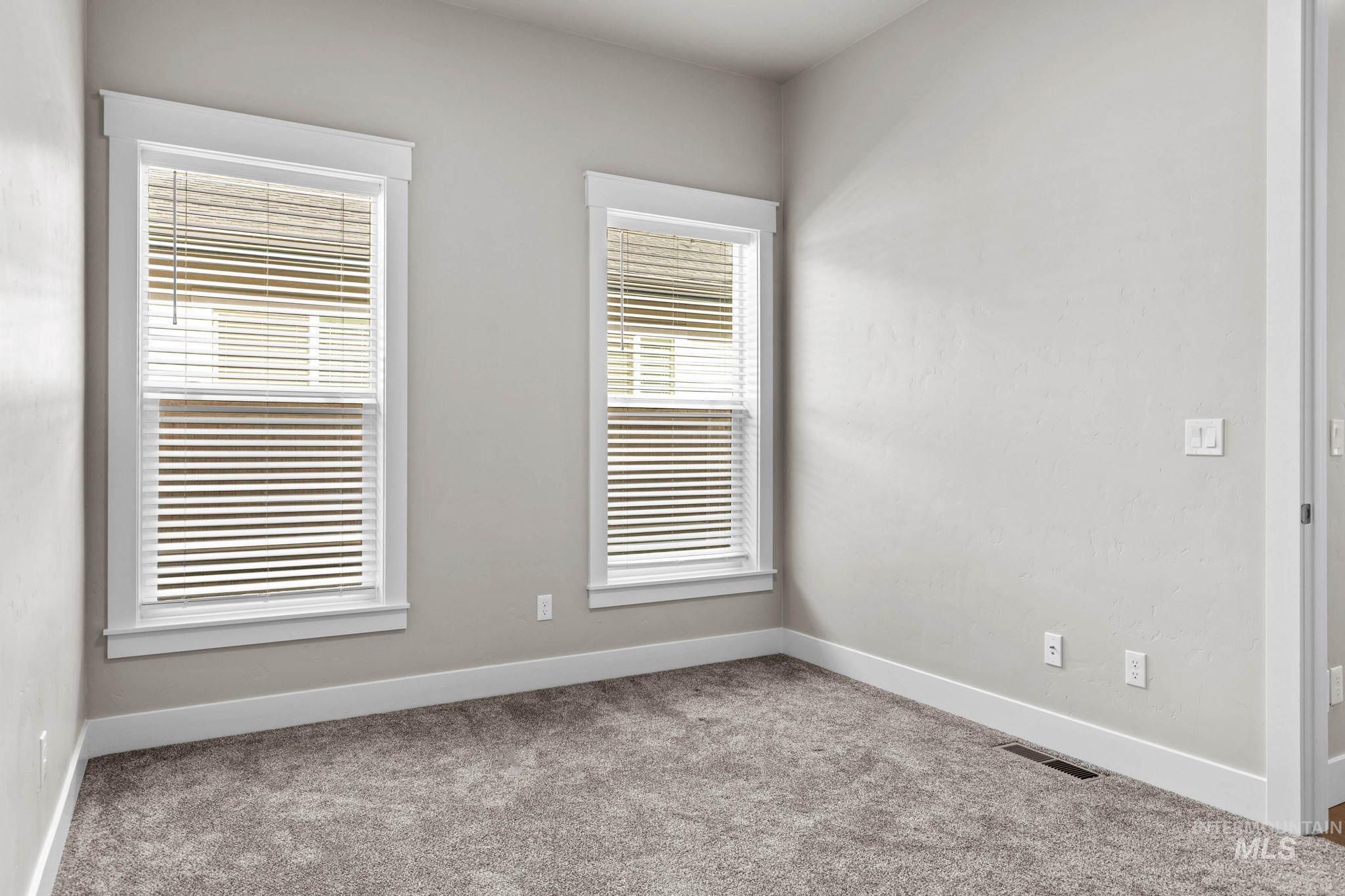 2934 East Murchison Street Meridian, ID 83642 - Photo 30 of 44 Neutral-toned wall finishes throughout
