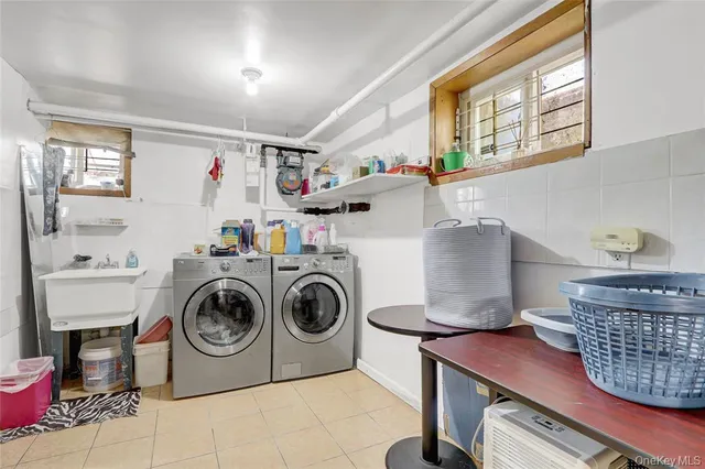 $1,298,000 | 34-08 Murray Lane | Murray Hill - Flushing