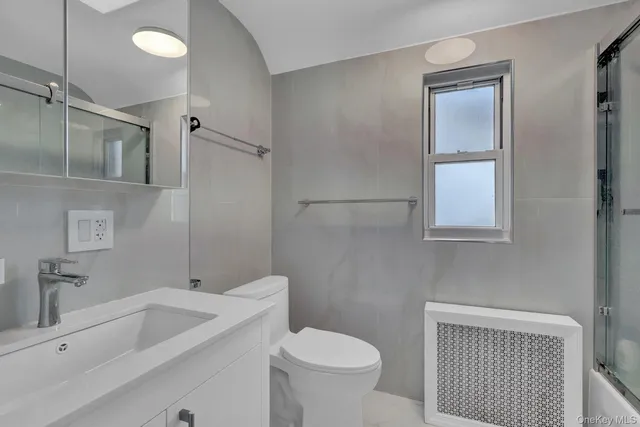 $1,298,000 | 34-08 Murray Lane | Murray Hill - Flushing