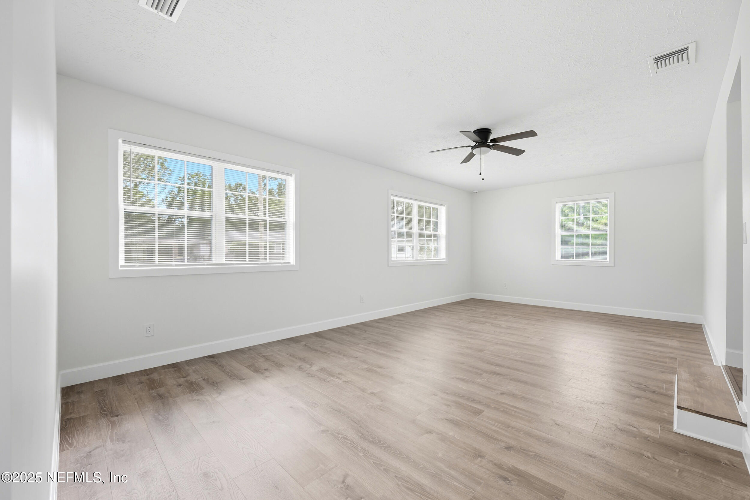 5747 Bree Road Jacksonville, FL 32209 - Photo 12 of 43 the real estateographers_012