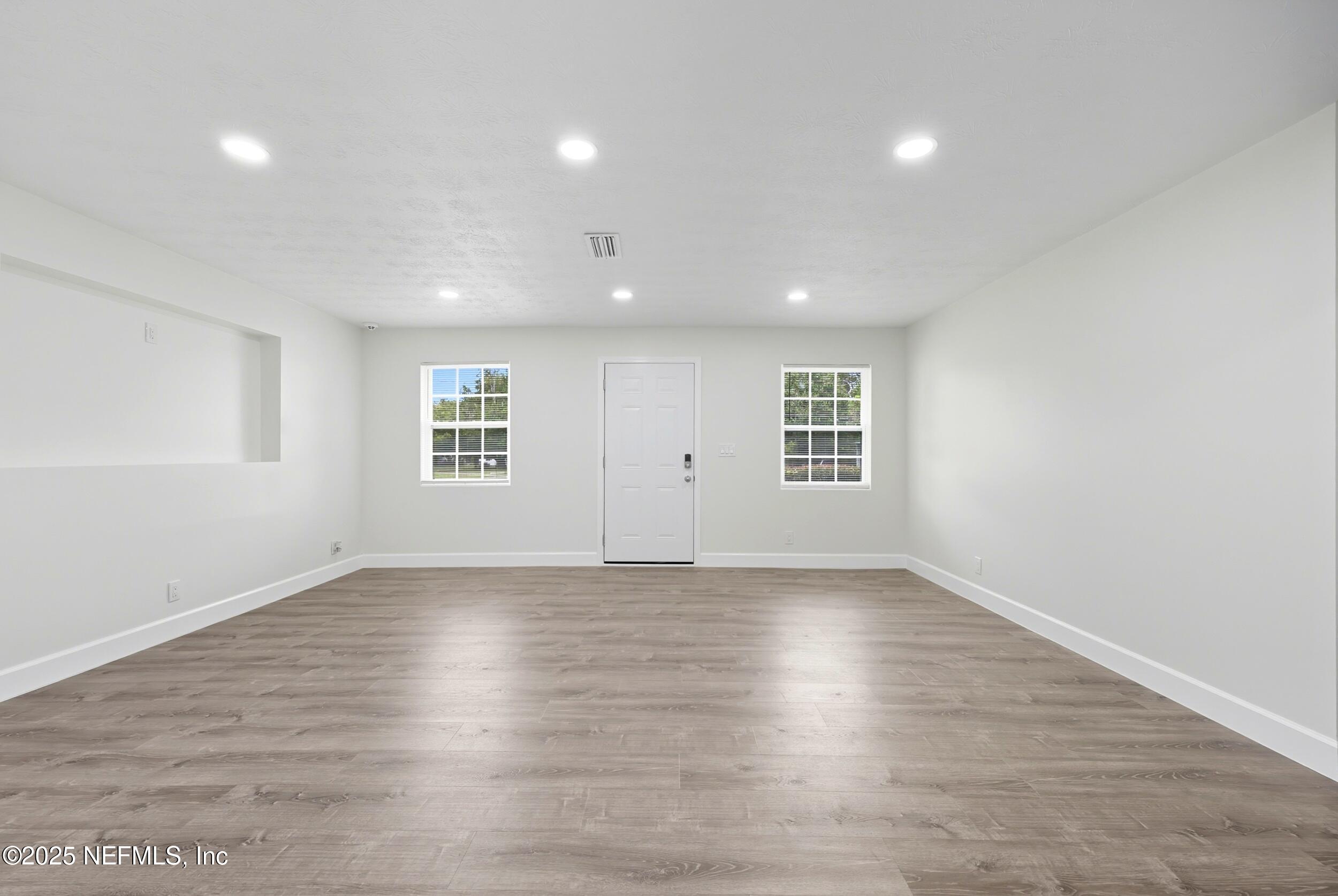 5747 Bree Road Jacksonville, FL 32209 - Photo 3 of 43 the real estateographers_003