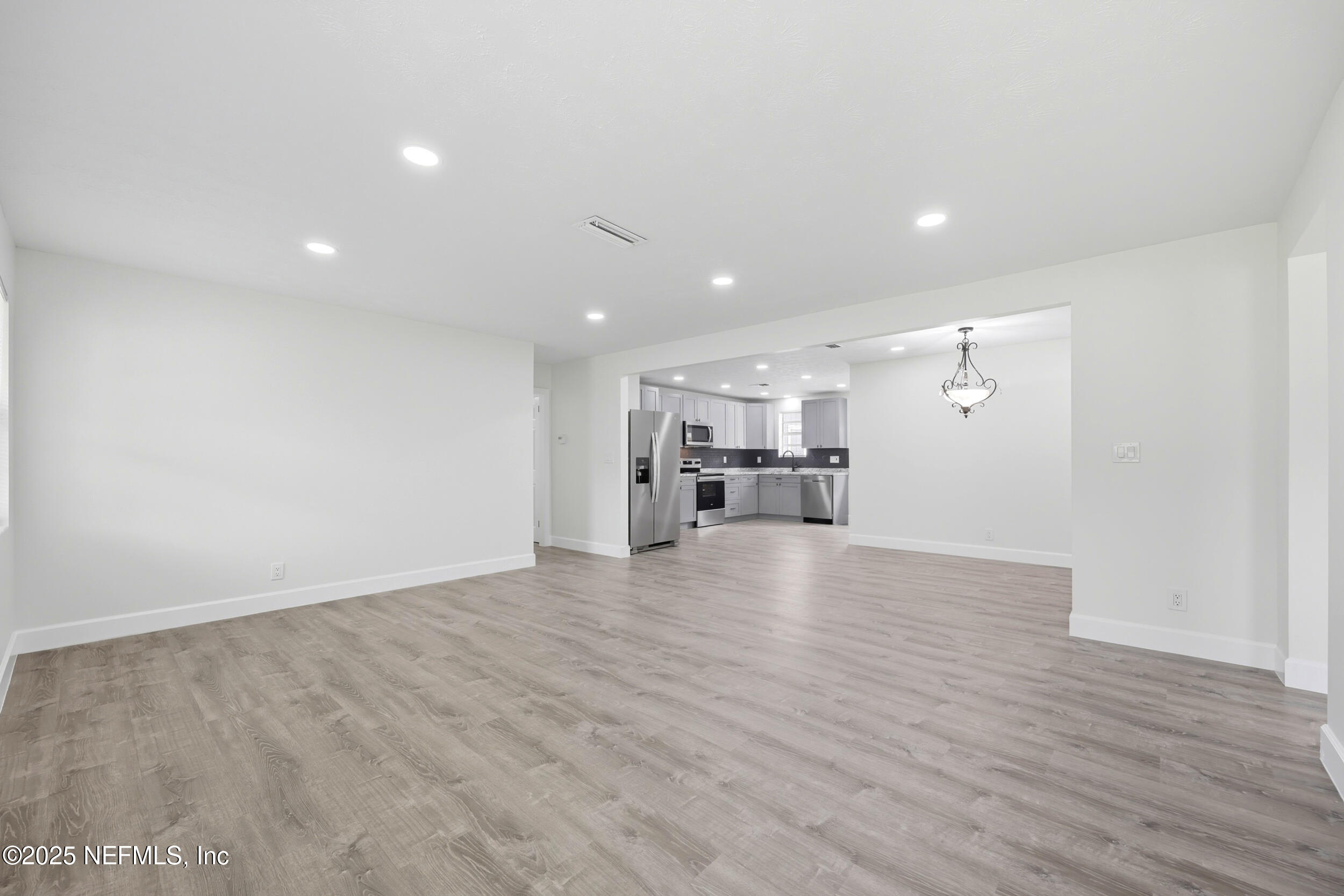 5747 Bree Road Jacksonville, FL 32209 - Photo 5 of 43 the real estateographers_005