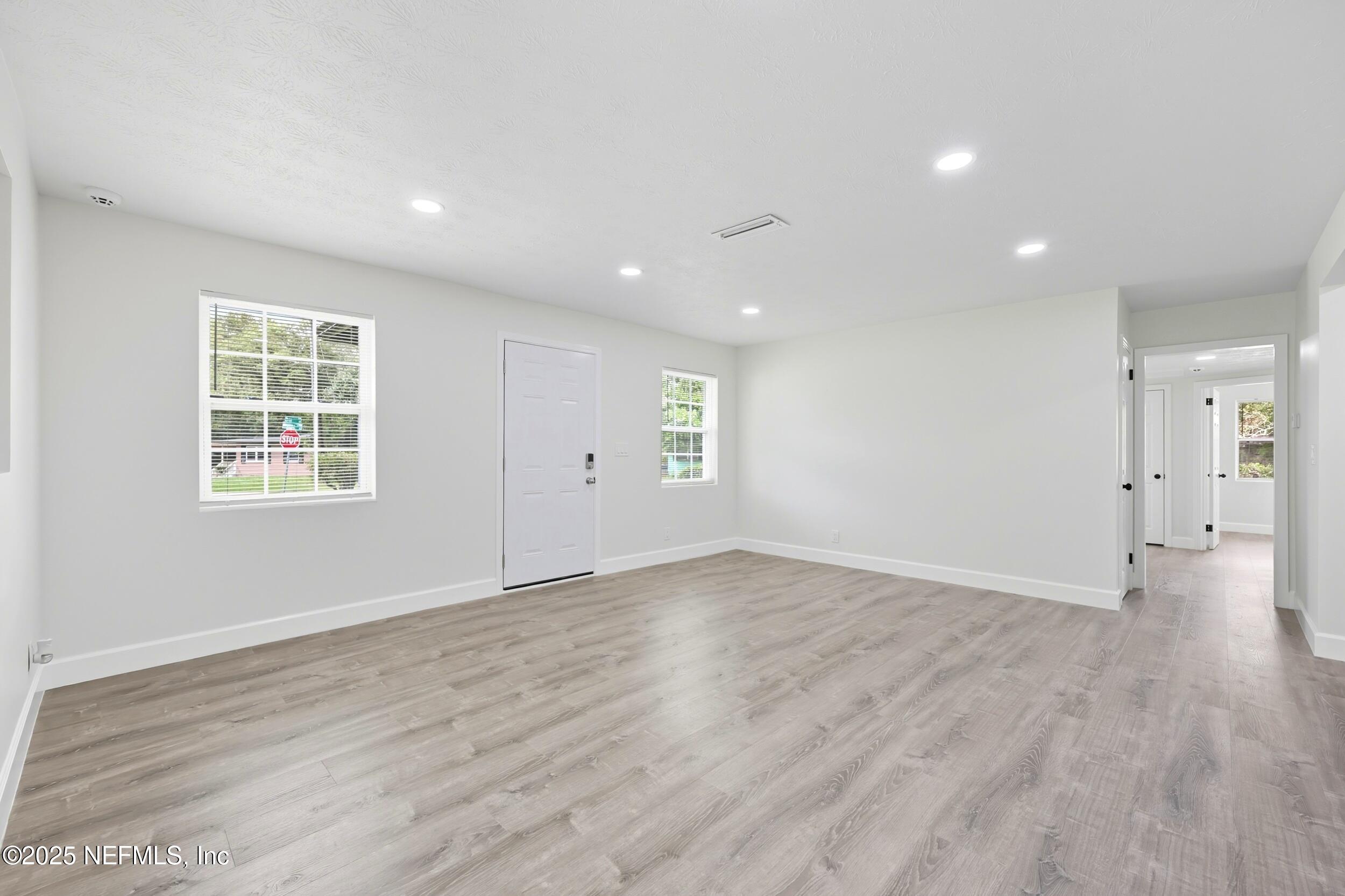 5747 Bree Road Jacksonville, FL 32209 - Photo 6 of 43 the real estateographers_006