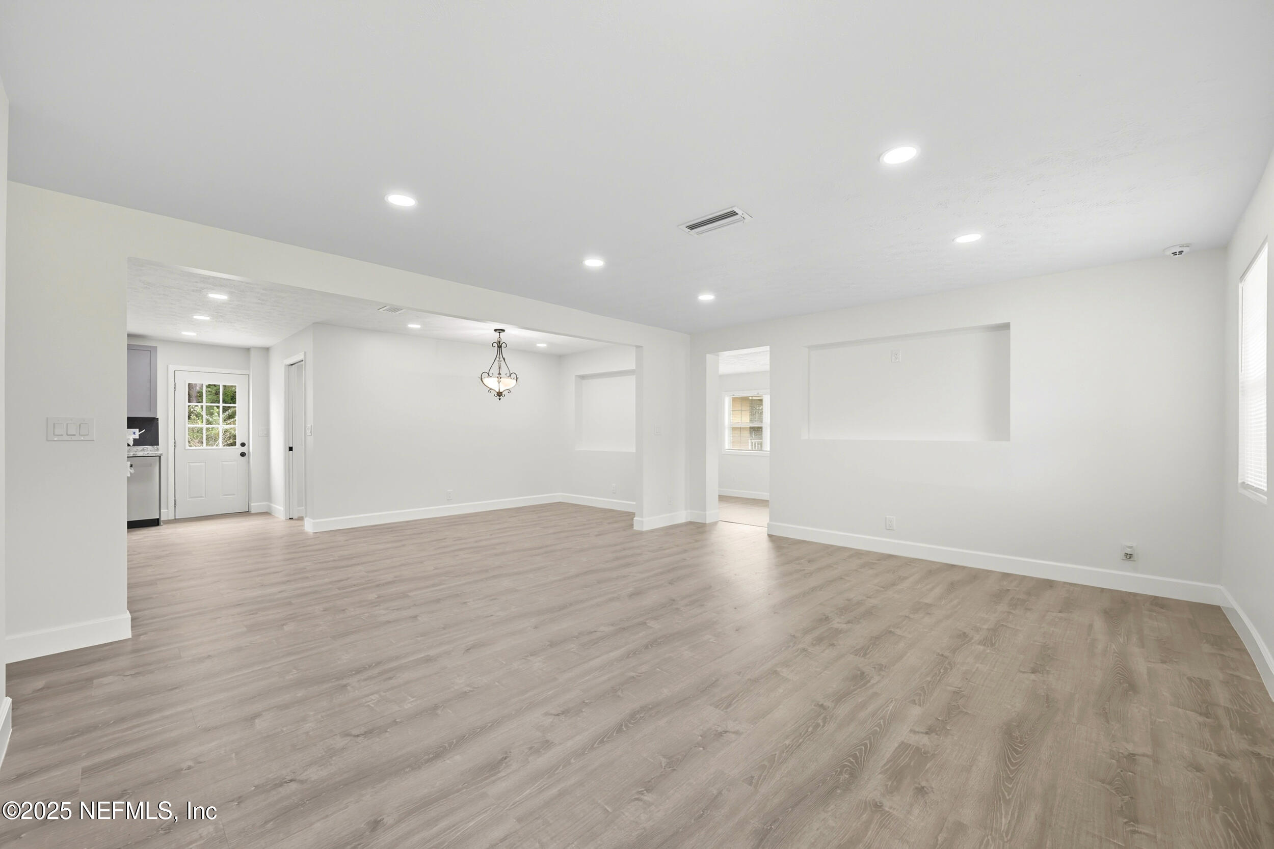5747 Bree Road Jacksonville, FL 32209 - Photo 8 of 43 the real estateographers_008