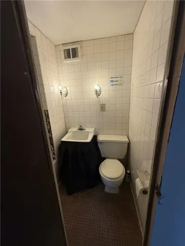 $185,000 | 3550 South Park Road, Bethel Park, PA 15102