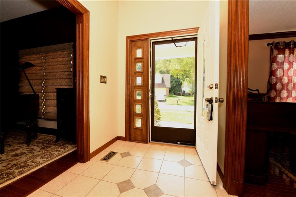 8229 Forward Pass Road Indianapolis, IN 46217 - Photo 4 of 30 Gallery Image 4