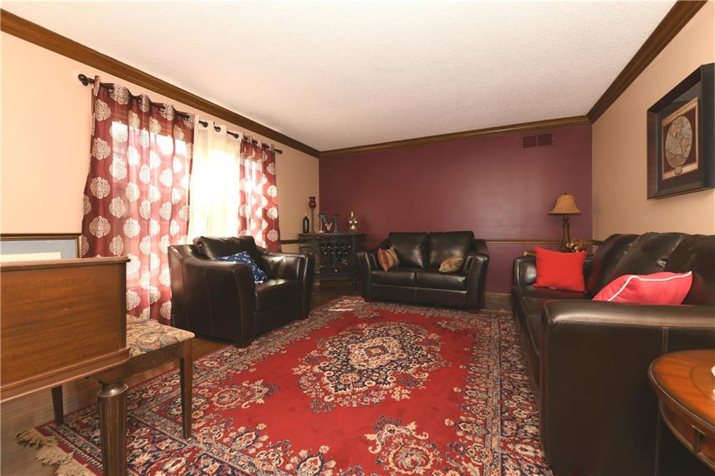 8229 Forward Pass Road Indianapolis, IN 46217 - Photo 5 of 30 Gallery Image 5