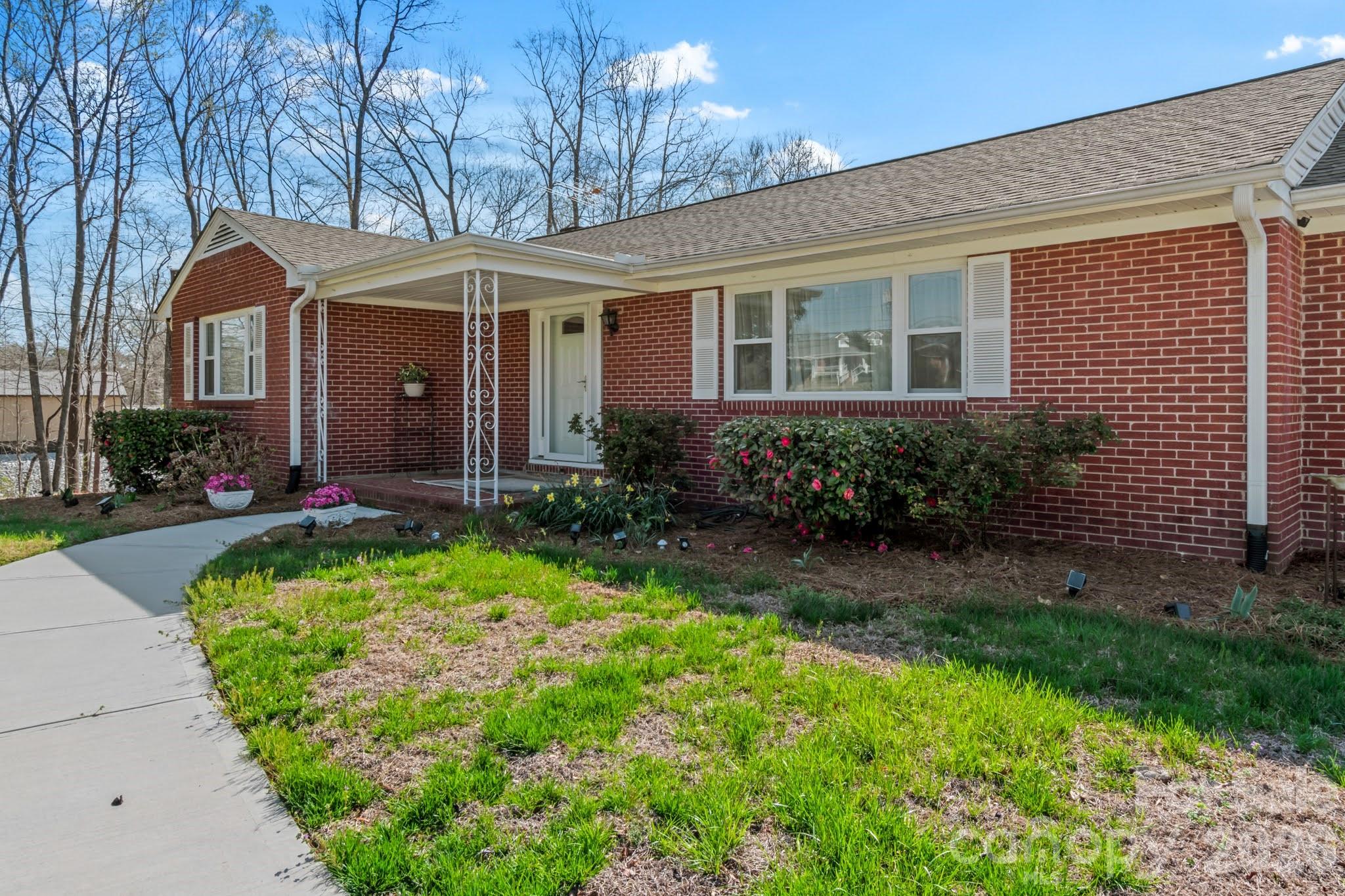 3291 Burton Road Thomasville, NC 27360 - Photo 5 of 48 Gallery Image 5