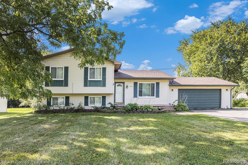 1815 Ruby Avenue Rochester Hills, MI 48309 - Photo 2 of 34