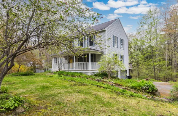 $740,000 | 33 South Summer Street, Nottingham, NH 03290