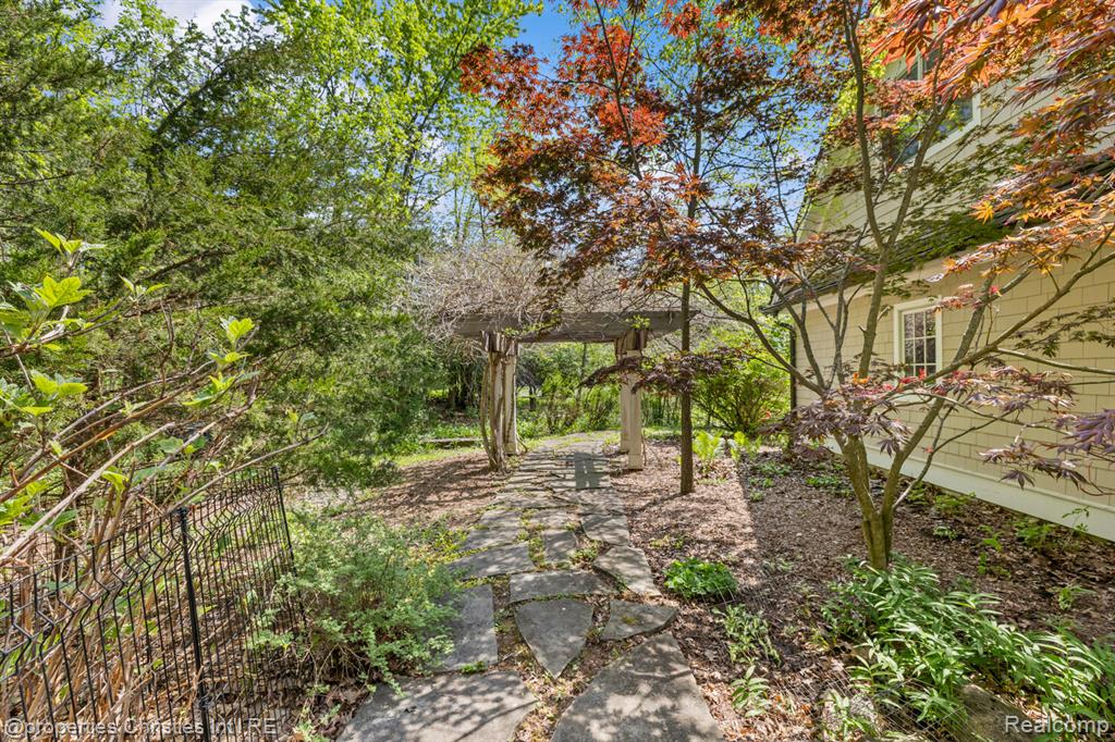 1041 Greentree Road Bloomfield Hills, MI 48304 - Photo 68 of 70