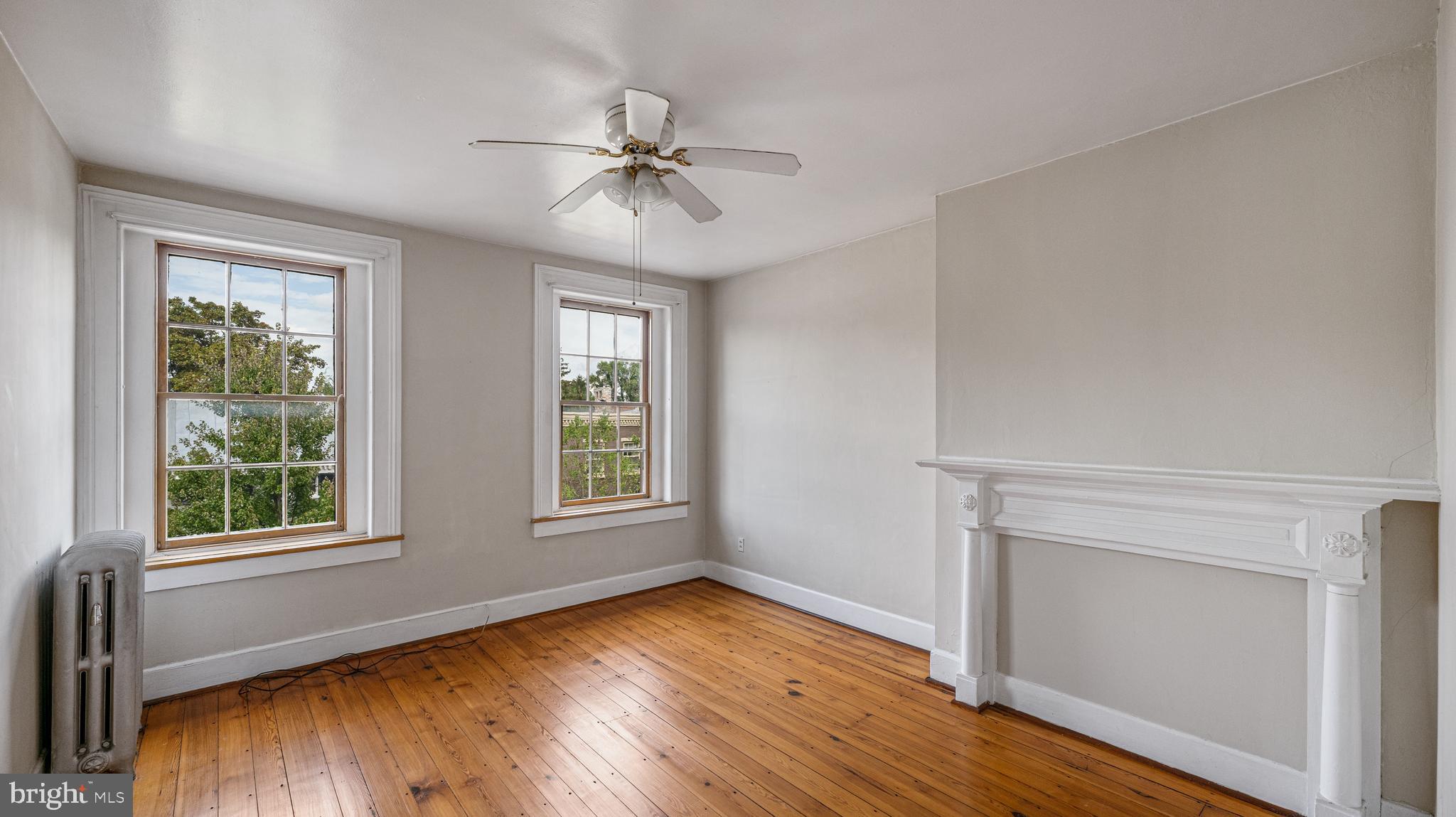 130 West 3rd Street Frederick, MD 21701 - Photo 34 of 52 3RD FL LIVING ROOM