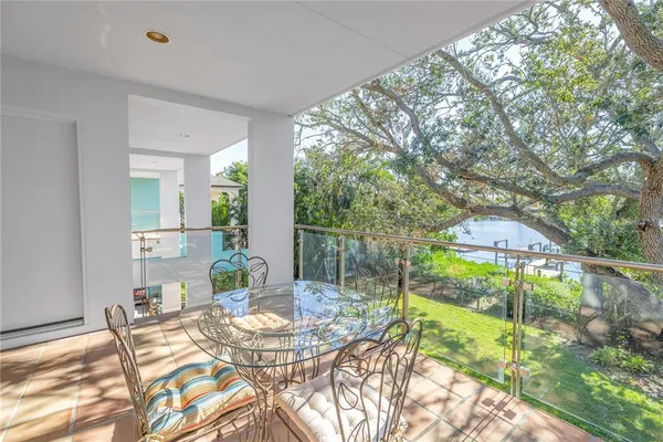 a view of entryway with flower plants