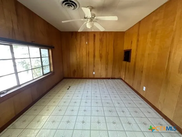 a view of an empty room and window