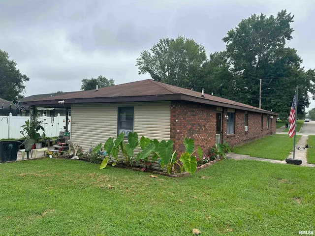 $109,000 | 2202 Illinois Avenue, Unit 1 & 2, Murphysboro, IL 62966