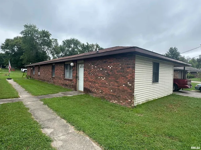 $109,000 | 2202 Illinois Avenue, Unit 1 & 2, Murphysboro, IL 62966