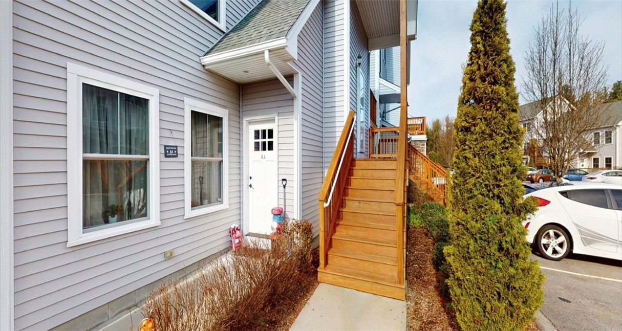 4 Jupiter Lane, Unit B Richmond, RI 02898 - Photo 2 of 23