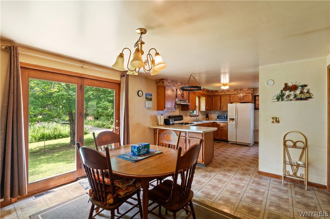 637 Burroughs Road Bennington, NY 14011 - Photo 25 of 50 Dining