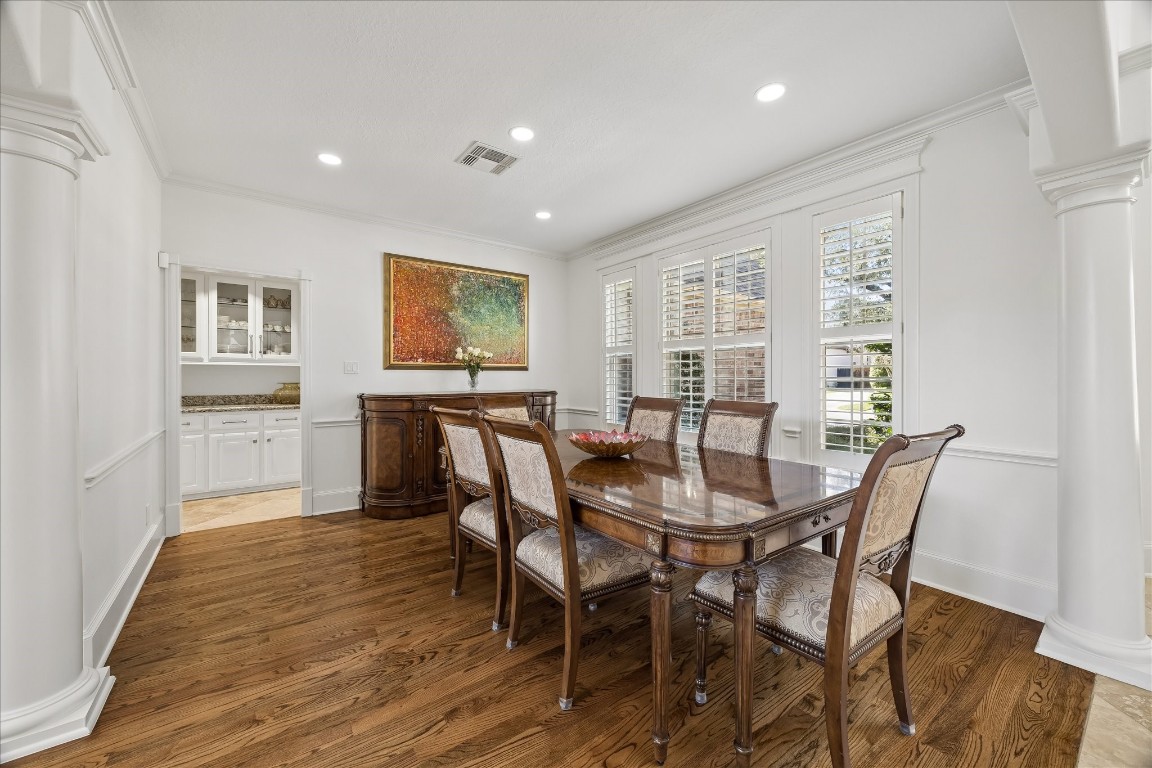 3711 Drake Street Houston, TX 77005 - Photo 12 of 34 Formal dining area with access to butler's pantry.
