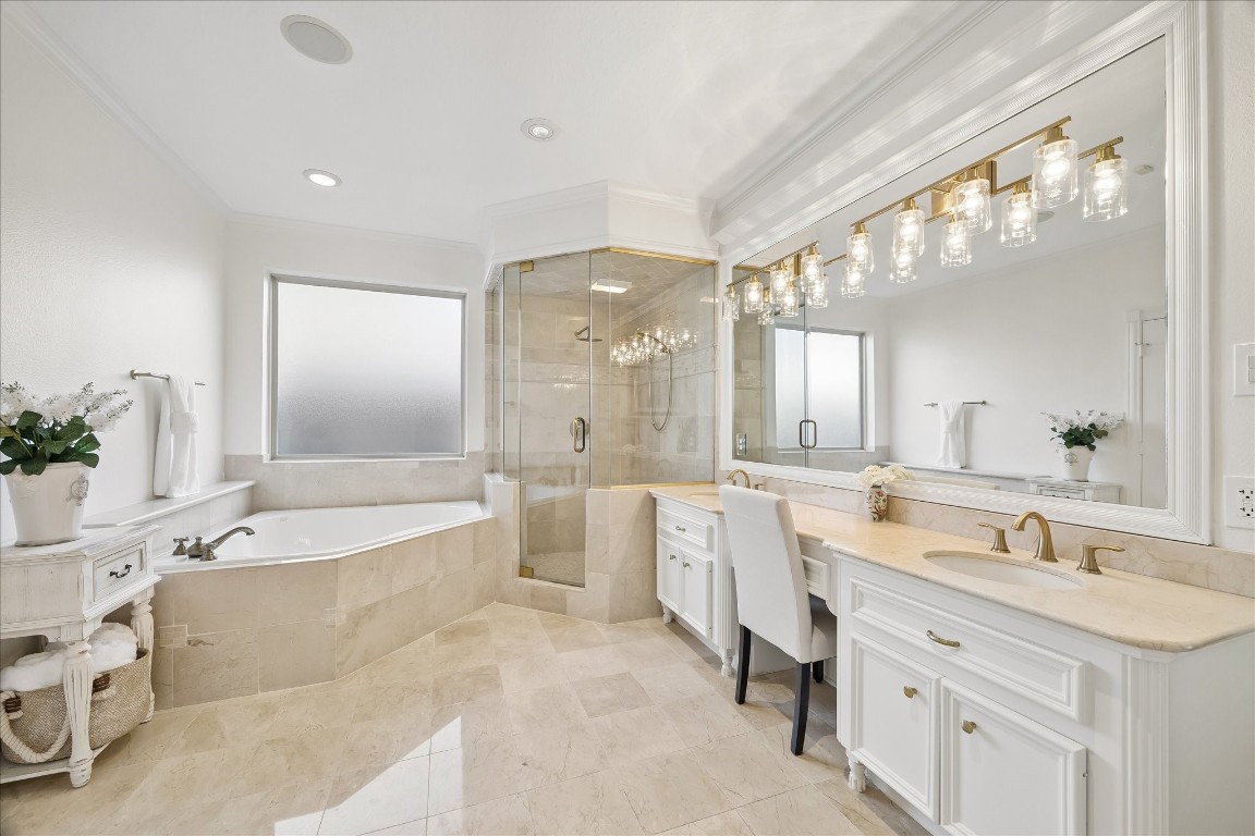 3711 Drake Street Houston, TX 77005 - Photo 16 of 34 Primary bathroom with soaking tub, separate shower and vanity with double sinks.
