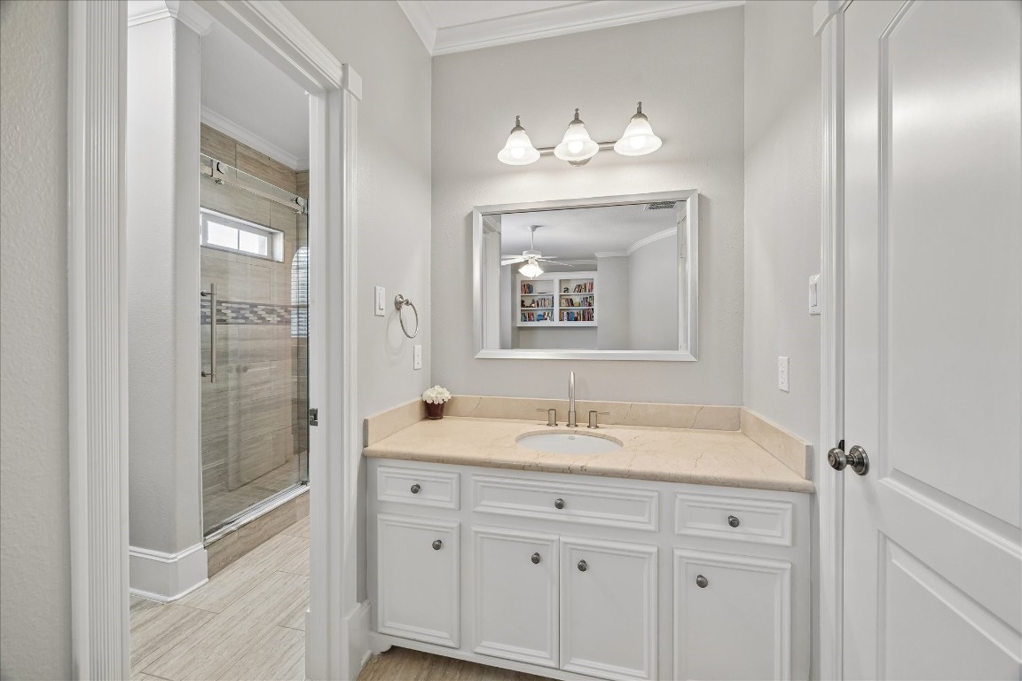 3711 Drake Street Houston, TX 77005 - Photo 22 of 34 Private vanity and walk-in closet for 3rd bedroom with access to shared Jack and Jill bathroom.