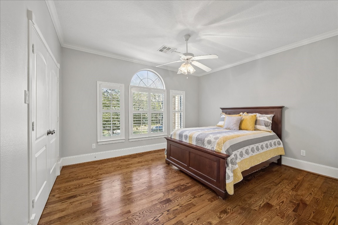 3711 Drake Street Houston, TX 77005 - Photo 23 of 34 4th bedroom located at the front of the house with large closet.