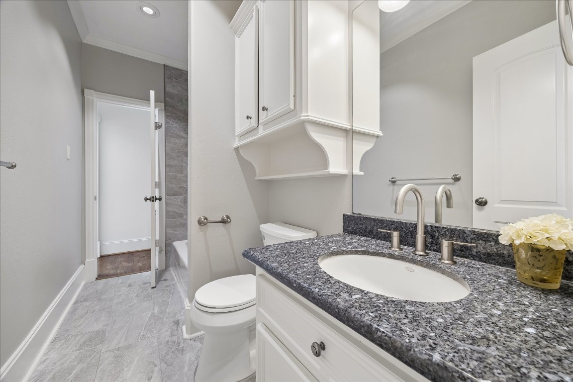 3711 Drake Street Houston, TX 77005 - Photo 25 of 34 Jack and Jill bathroom for the 4th and 5th bedroom.