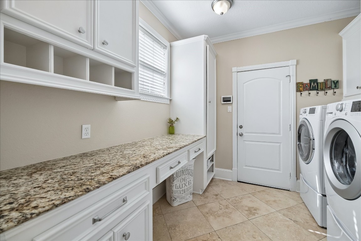 3711 Drake Street Houston, TX 77005 - Photo 29 of 34 Mudroom and laundry with access to the garage entry.