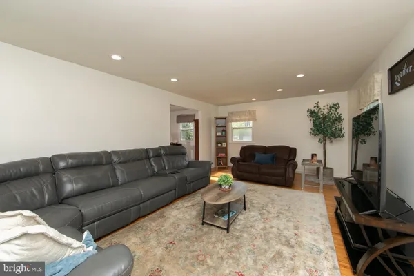 $624,900 | 701 West Rolling Road, Springfield, PA 19064