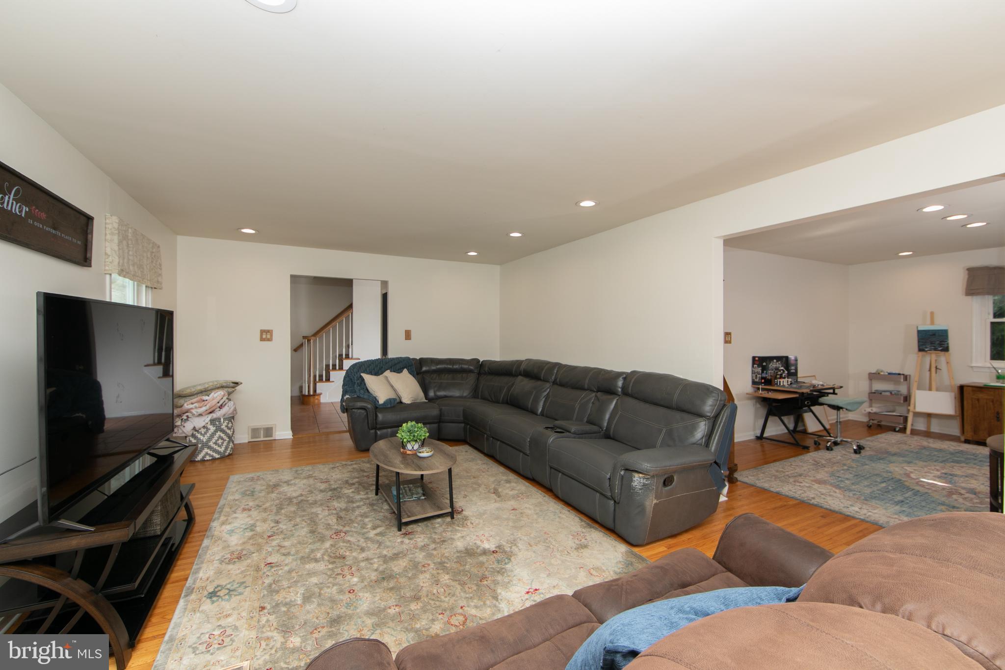 701 West Rolling Road Springfield, PA 19064 - Photo 13 of 68 Living room