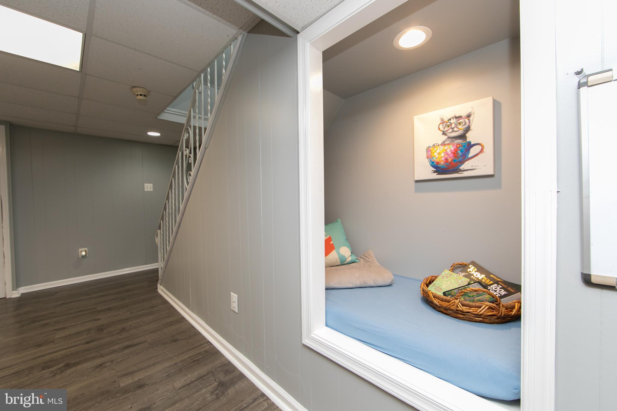 701 West Rolling Road Springfield, PA 19064 - Photo 52 of 68 Reading nook/alcove/hideout