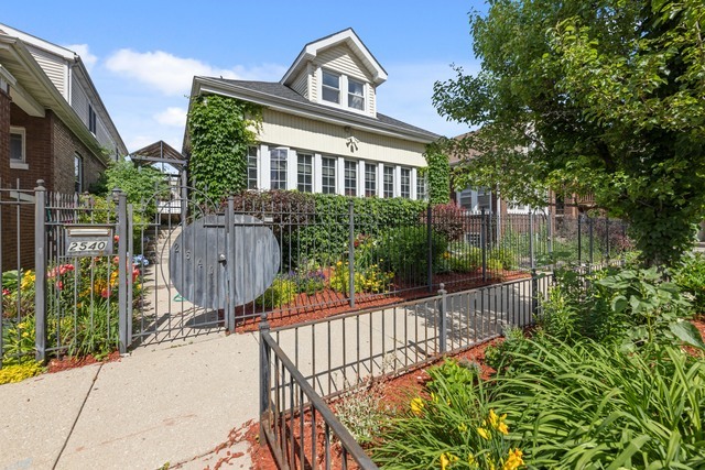 2540 North Ridgeway Avenue Chicago, IL 60647 - Photo 1 of 31 Gallery Image 1