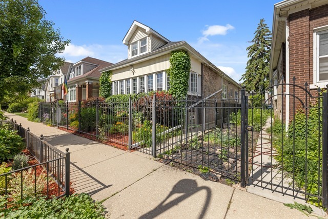 2540 North Ridgeway Avenue Chicago, IL 60647 - Photo 2 of 31 Gallery Image 2