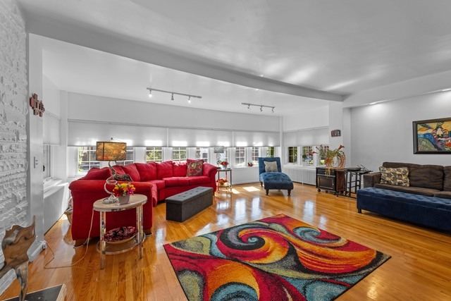 2540 North Ridgeway Avenue Chicago, IL 60647 - Photo 3 of 31 Gallery Image 3