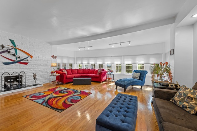 2540 North Ridgeway Avenue Chicago, IL 60647 - Photo 4 of 31 Gallery Image 4