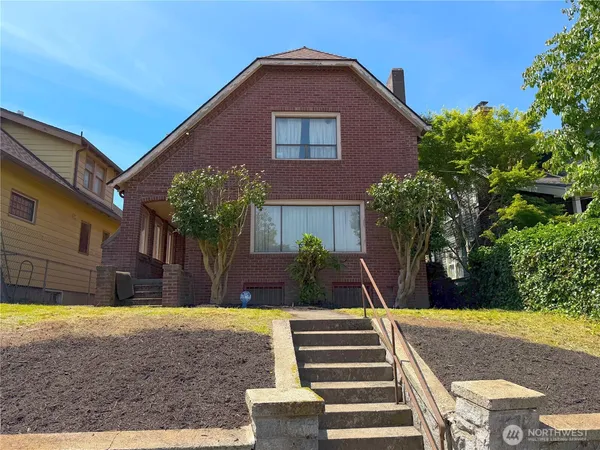 $699,950 | 3045 19th Avenue South, Seattle, WA 98144