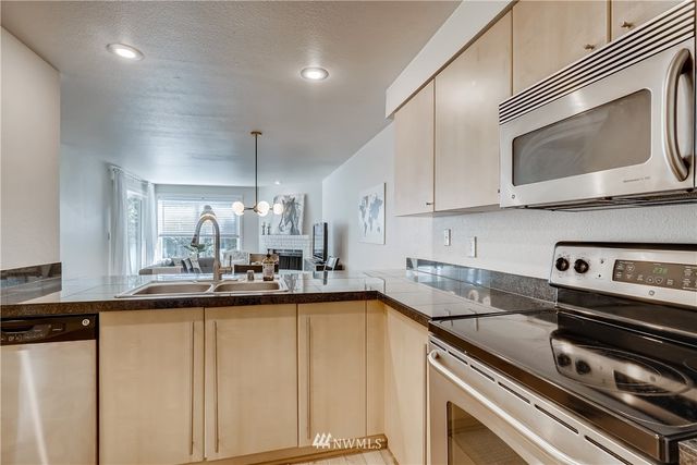 $452,000 | 11303 Northeast 128th Street, Unit B103, Kirkland, WA 98034