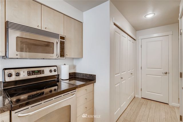 $452,000 | 11303 Northeast 128th Street, Unit B103, Kirkland, WA 98034