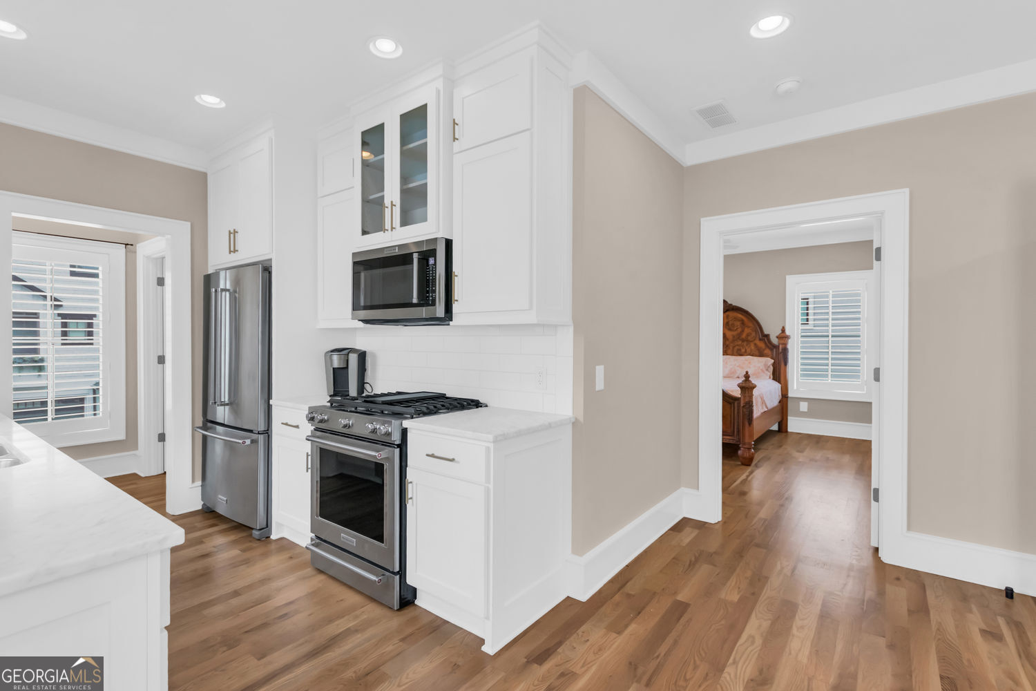 205 Flesner Court Clarkesville, GA 30523 - Photo 18 of 41 a kitchen with a stove and a refrigerator