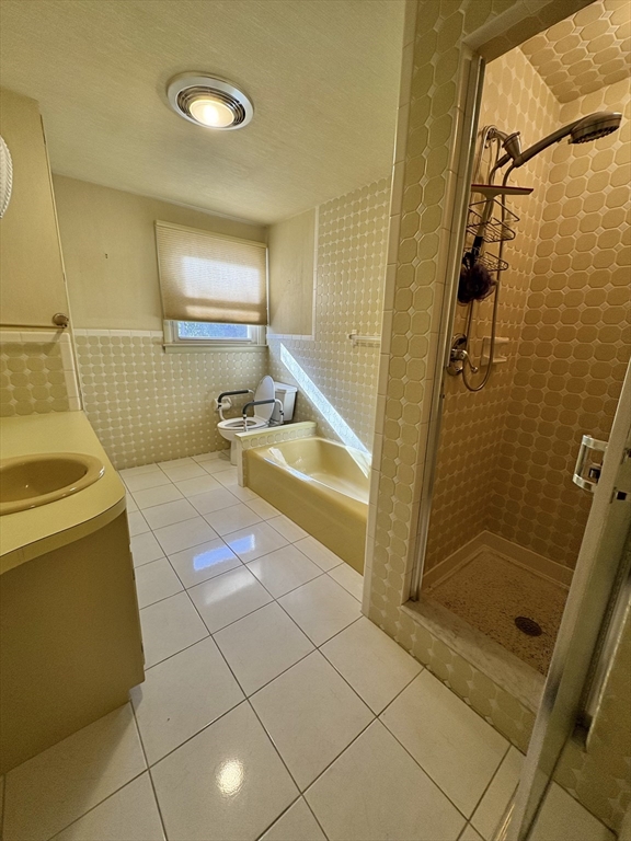 121 West Meadowview Road Holyoke, MA 01040 - Photo 12 of 16 Gallery Image 12