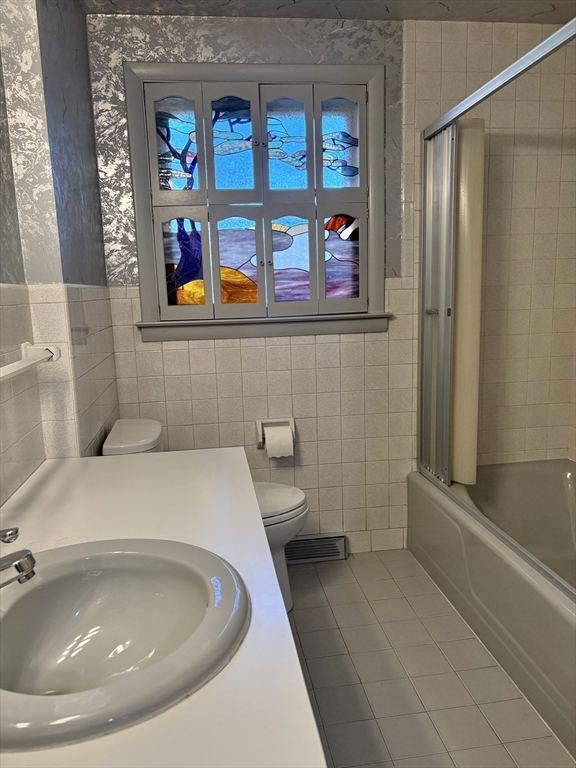 121 West Meadowview Road Holyoke, MA 01040 - Photo 13 of 16 Gallery Image 13