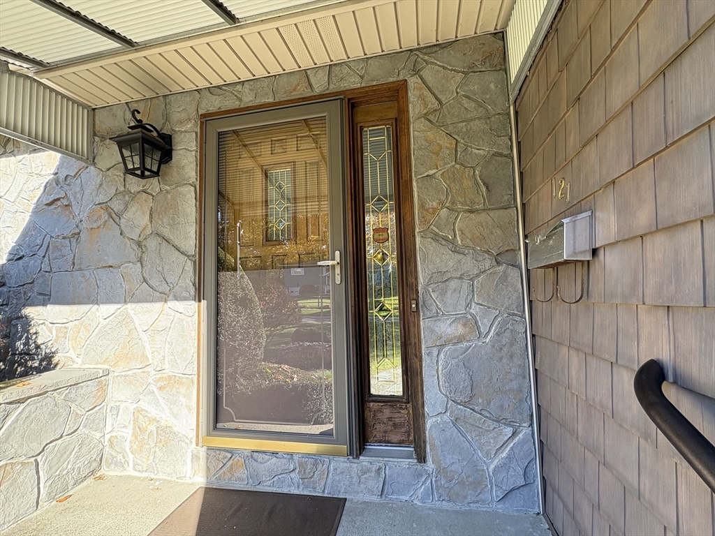 121 West Meadowview Road Holyoke, MA 01040 - Photo 2 of 16 Gallery Image 2