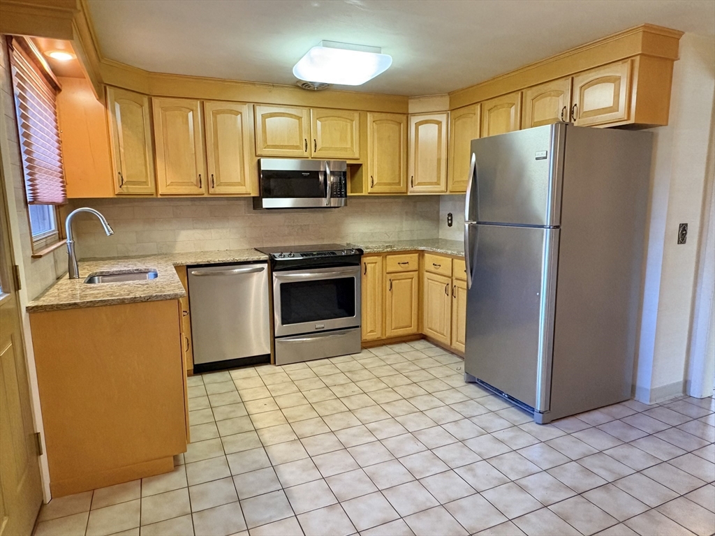 121 West Meadowview Road Holyoke, MA 01040 - Photo 8 of 16 Gallery Image 8