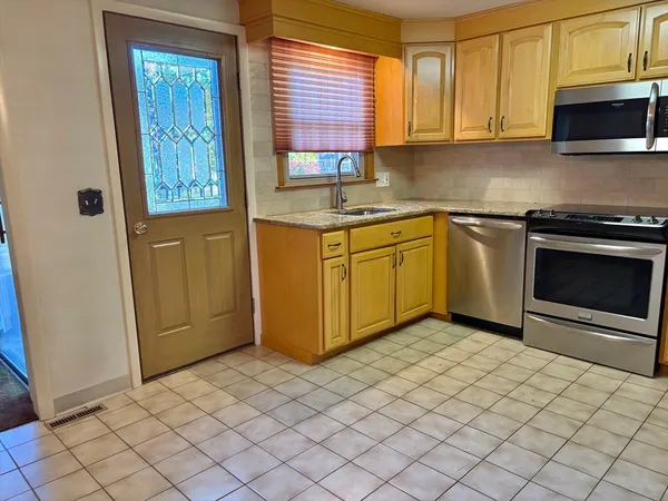 $399,000 | 121 West Meadowview Road, Holyoke, MA 01040